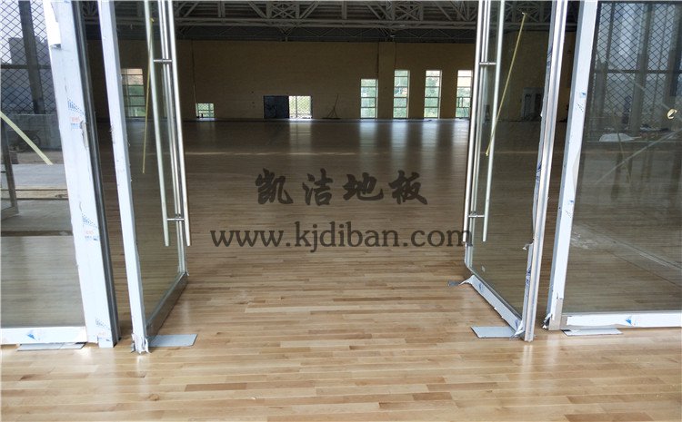 陜西神木第*高級中學(xué)體育館實木運動地板案例——凱潔實木運動地板廠家